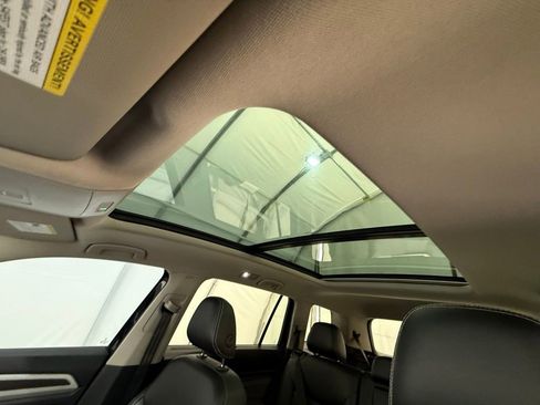 Used 2021 Volkswagen Atlas SE w/ Panoramic Sunroof Package image 44