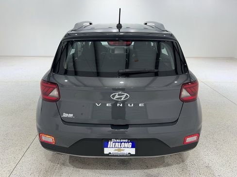 Used 2024 Hyundai Venue SEL image 4