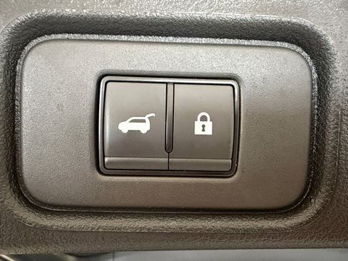 Used 2025 Nissan Pathfinder Platinum w/ Cargo Package image 36