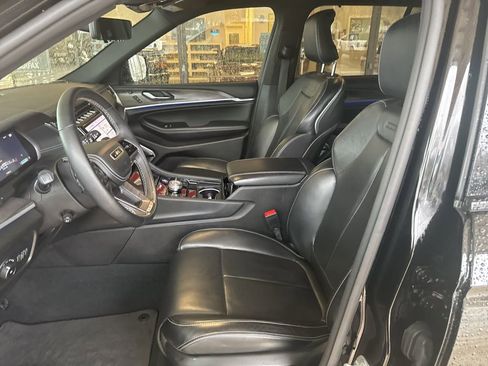 Used 2022 Jeep Grand Cherokee Overland w/ Luxury Tech Group IV image 9