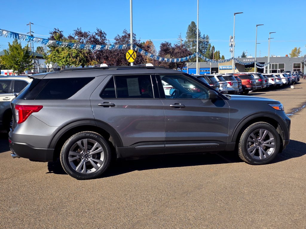 Used 2021 Ford Explorer XLT w/ Equipment Group 202A AWD/4WD image 32