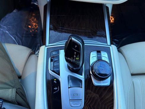 Used 2018 BMW 750i image 42