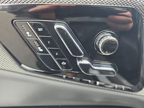 Certified 2025 Cadillac Optiq Luxury 1 image 28