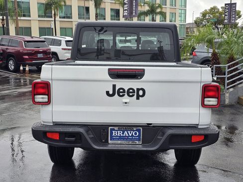 New 2026 Jeep Gladiator Sport image 6