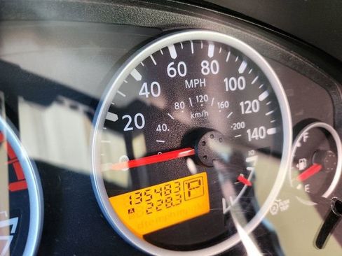 Used 2010 Nissan Pathfinder LE image 11