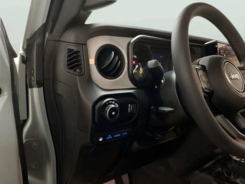Used 2024 Jeep Wrangler Unlimited AWD/4WD image 23