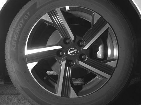 Used 2025 Nissan Sentra SV FWD image 13