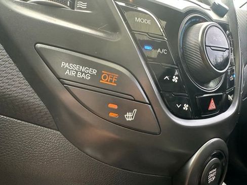 Used 2015 Hyundai Veloster Turbo w/ Option Group 04 FWD image 28
