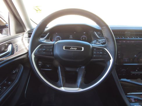 Used 2021 Jeep Grand Cherokee L Limited image 27
