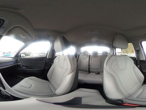 Used 2025 Hyundai Elantra Limited image 41