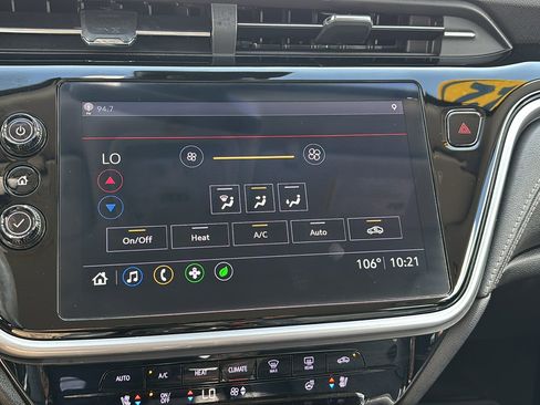 Used 2022 Chevrolet Bolt EUV LT w/ Convenience Package image 16