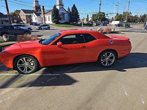 Certified 2022 Dodge Challenger R/T image 10