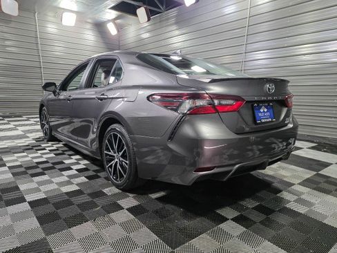 Used 2022 Toyota Camry SE image 6