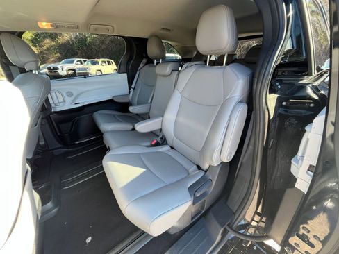 Used 2025 Toyota Sienna XLE image 42