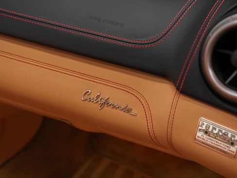 Used 2010 Ferrari California RWD image 30