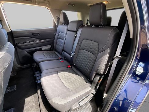 Used 2025 Nissan Pathfinder SV FWD image 19