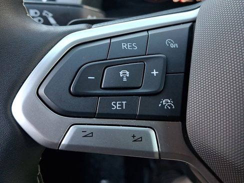 Used 2024 Volkswagen Atlas Cross Sport SE image 19