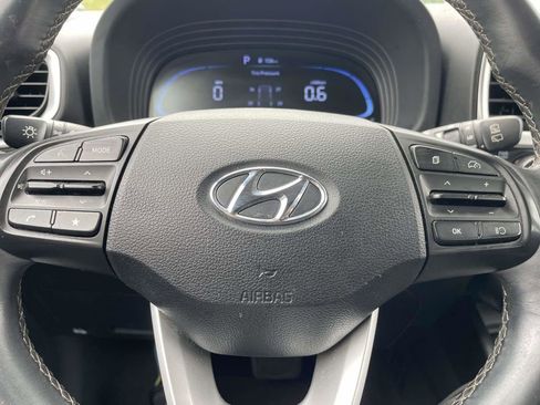 Used 2024 Hyundai Venue SEL FWD image 24