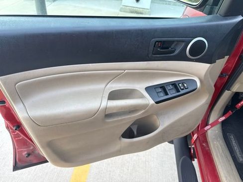Used 2015 Toyota Tacoma PreRunner w/ SR5 Package RWD image 14