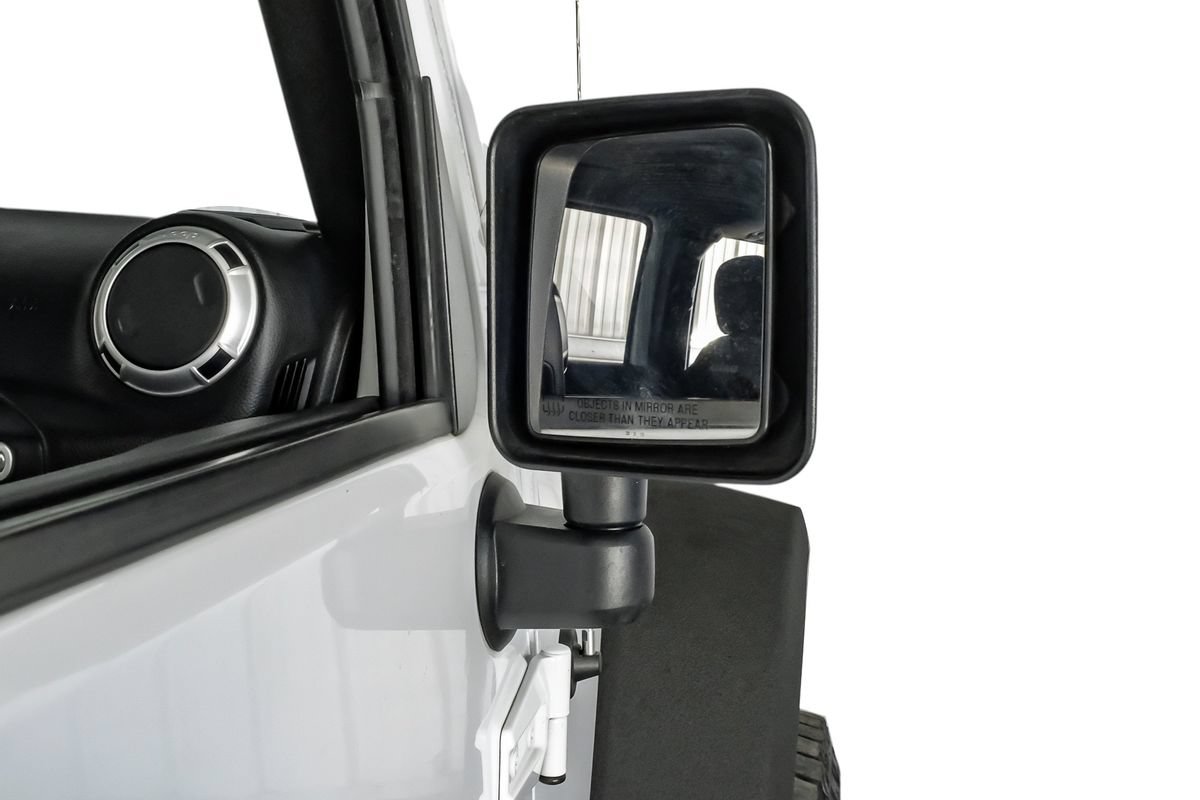 Used 2016 Jeep Wrangler Unlimited Sahara w/ Connectivity Group AWD/4WD image 40