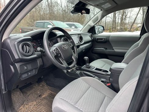 Used 2022 Toyota Tacoma SR w/ SX Package image 9