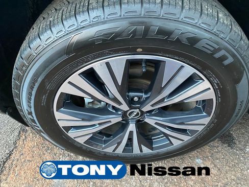 Used 2023 Nissan Rogue SV FWD image 9