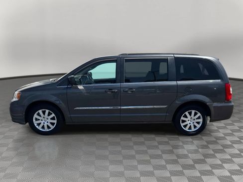 Used 2016 Chrysler Town & Country Touring image 6