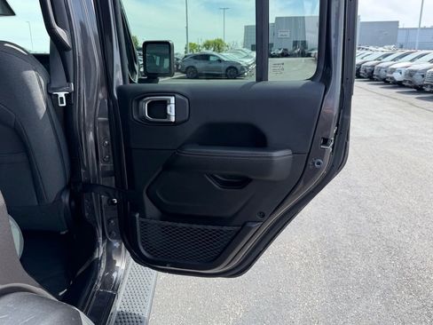 Used 2025 Jeep Wrangler Unlimited Sahara AWD/4WD image 18