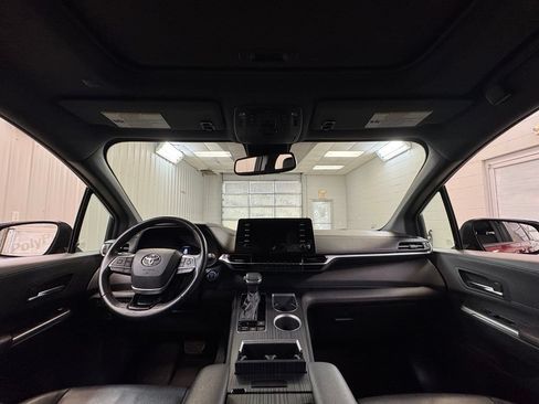 Used 2021 Toyota Sienna XSE FWD image 20