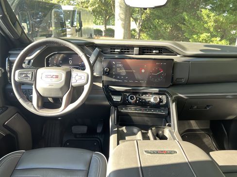 Used 2025 GMC Sierra 2500 AT4X image 29