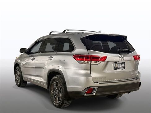 Used 2017 Toyota Highlander Limited Platinum image 12