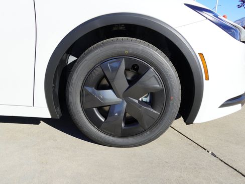 New 2026 Toyota Prius Plug-In Hybrid image 10