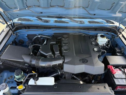 Used 2012 Toyota FJ Cruiser 4WD image 42