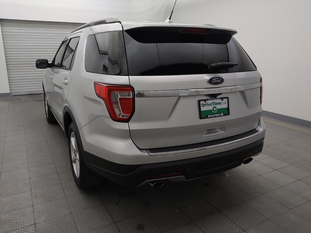 Used 2018 Ford Explorer XLT w/ Equipment Group 202A FWD image 6