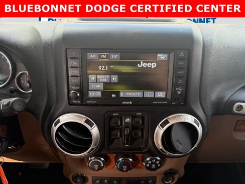 Used 2015 Jeep Wrangler Unlimited Sahara w/ Connectivity Group AWD/4WD image 15