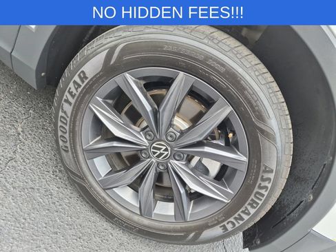 Used 2023 Volkswagen Tiguan SE FWD image 2