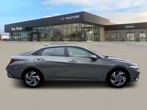 Used 2026 Hyundai Elantra Limited w/ Cargo Package FWD image 9