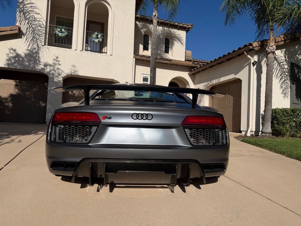 Used 2017 Audi R8 V10 w/ Carbon Exterior Package AWD/4WD image 12