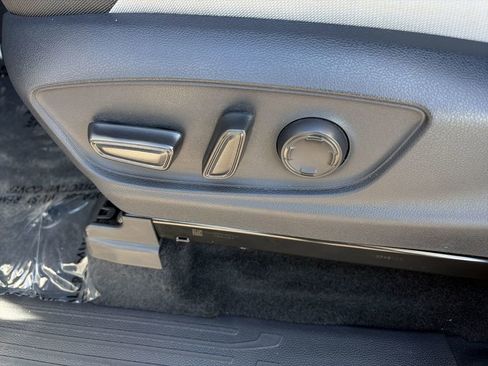 Used 2025 Toyota Tacoma TRD Off-Road w/ TRD Off Road Upgrade Package image 8