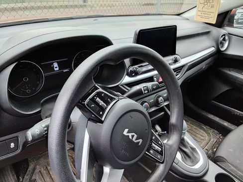 Used 2023 Kia Forte LXS image 7