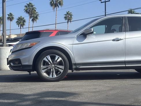 Used 2013 Honda Crosstour EX image 3