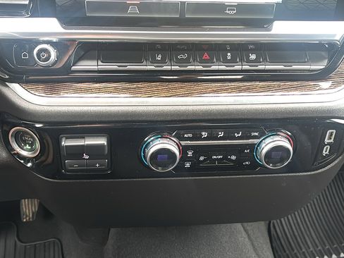 Used 2024 GMC Sierra 3500 SLE w/ SLE Convenience Package image 20