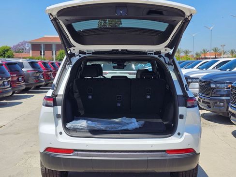 New 2026 Jeep Grand Cherokee Limited w/ Limited Altitude Package RWD image 7