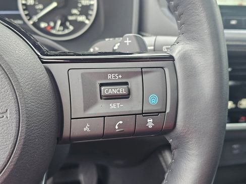 Used 2022 Nissan Rogue SL w/ SL Premium Package image 34