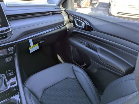 New 2026 Jeep Compass Latitude image 17