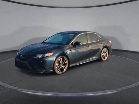 Used 2019 Toyota Camry SE FWD image 4