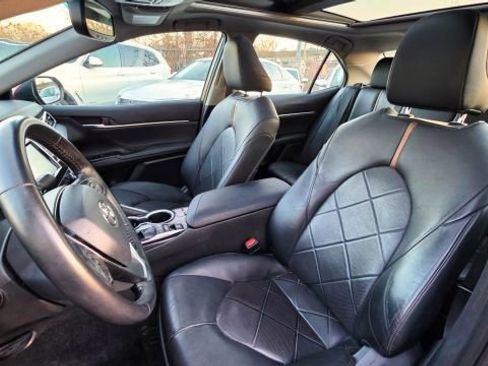 Used 2018 Toyota Camry XLE image 13