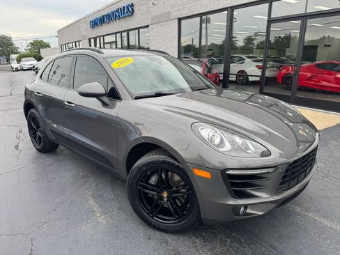 Used 2018 Porsche Macan AWD/4WD image 1