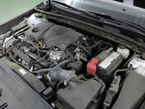 Used 2023 Toyota Camry XLE w/ Navigation Package FWD image 36
