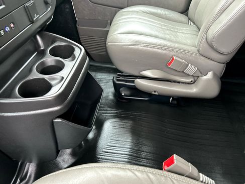 Used 2023 GMC Savana 2500 w/ Driver Convenience Package image 19
